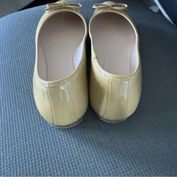 Kate Spade Willa ballet flat in size 10.5, camel color, patent leather. - Picture 8 of 8